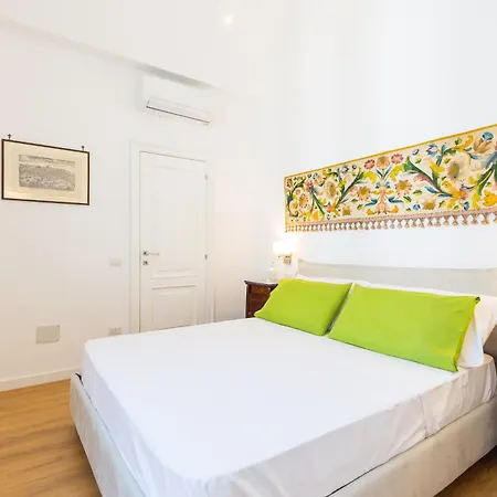 Lägenhet De Sangro By Napoliapartments Neapel